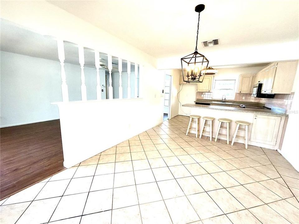 For Sale: $425,000 (2 beds, 2 baths, 1182 Square Feet)