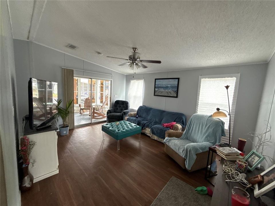 For Sale: $84,000 (2 beds, 2 baths, 828 Square Feet)