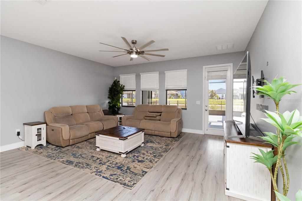 En Venta: $499,900 (5 camas, 3 baños, 3834 Pies cuadrados)