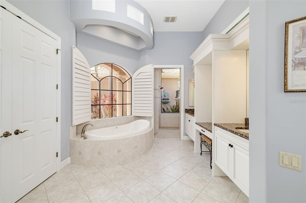 For Sale: $2,850,000 (4 beds, 4 baths, 4623 Square Feet)