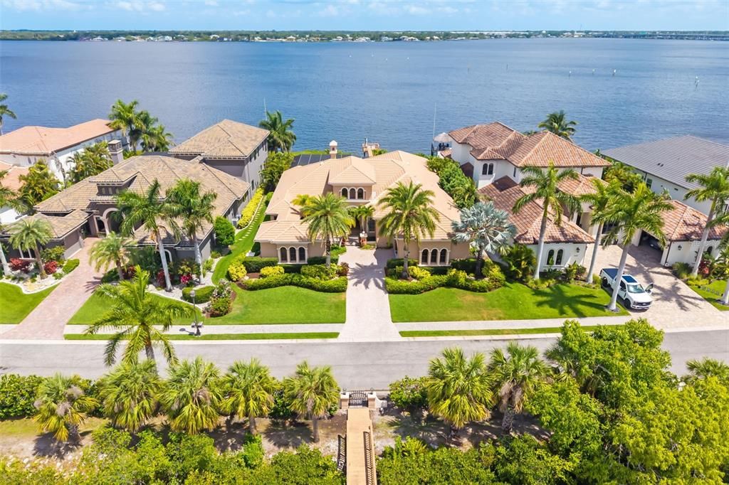 For Sale: $2,850,000 (4 beds, 4 baths, 4623 Square Feet)