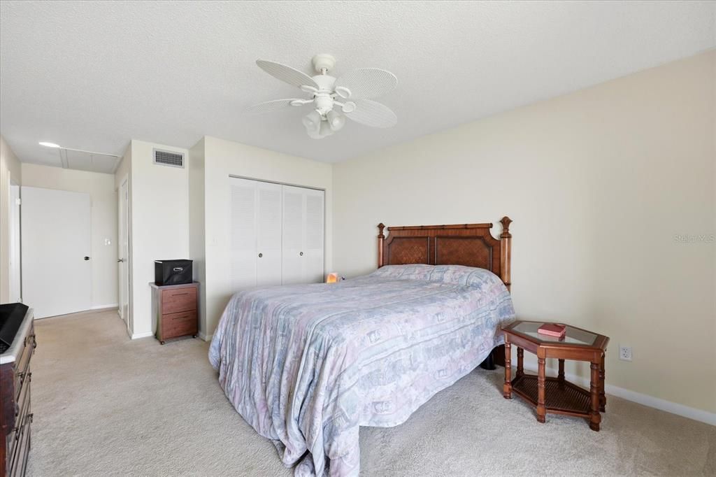 For Sale: $275,000 (2 beds, 2 baths, 1095 Square Feet)