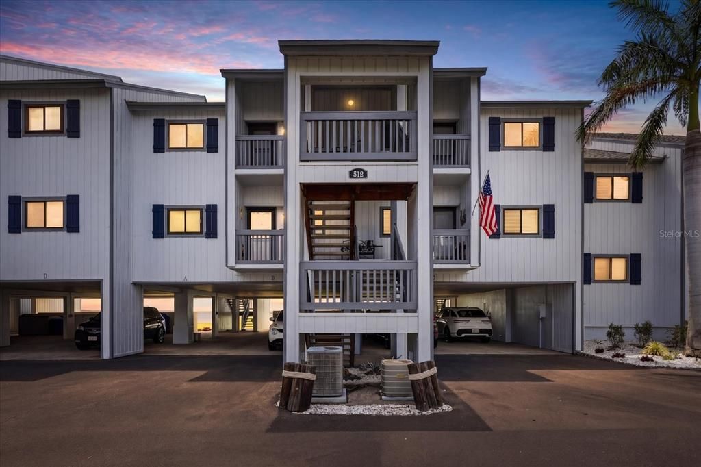 For Sale: $275,000 (2 beds, 2 baths, 1095 Square Feet)