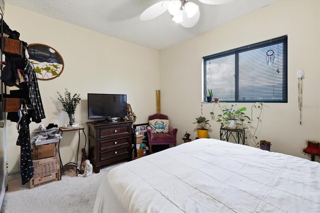 For Sale: $275,000 (2 beds, 2 baths, 1095 Square Feet)
