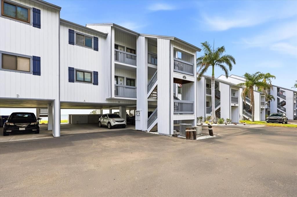 For Sale: $275,000 (2 beds, 2 baths, 1095 Square Feet)