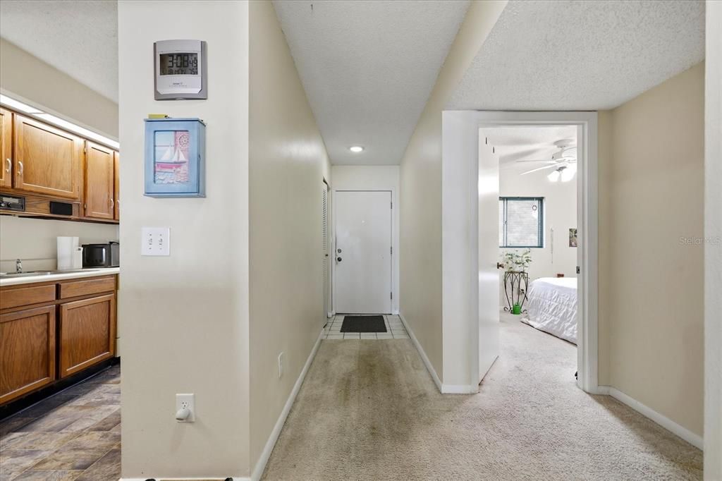 For Sale: $275,000 (2 beds, 2 baths, 1095 Square Feet)