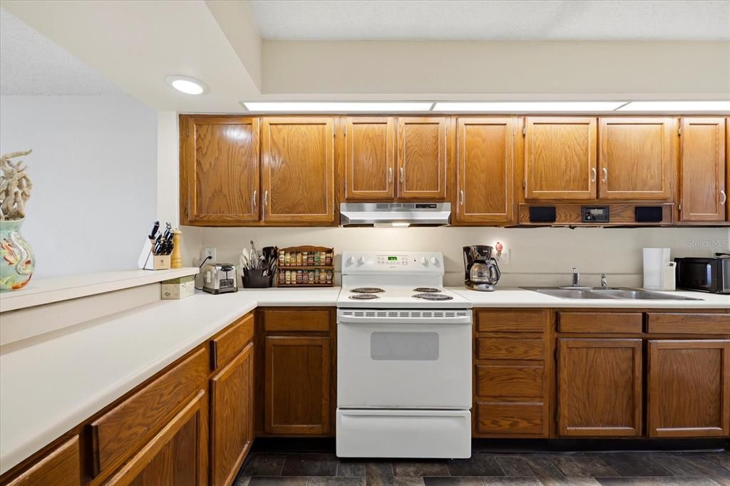 For Sale: $275,000 (2 beds, 2 baths, 1095 Square Feet)