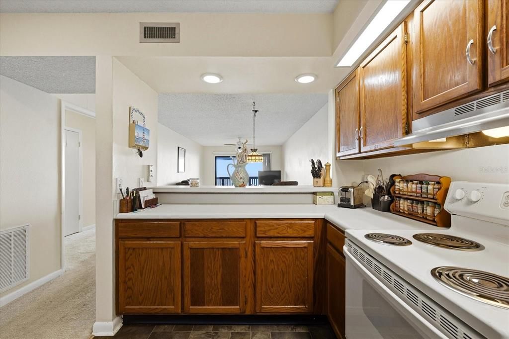 For Sale: $275,000 (2 beds, 2 baths, 1095 Square Feet)
