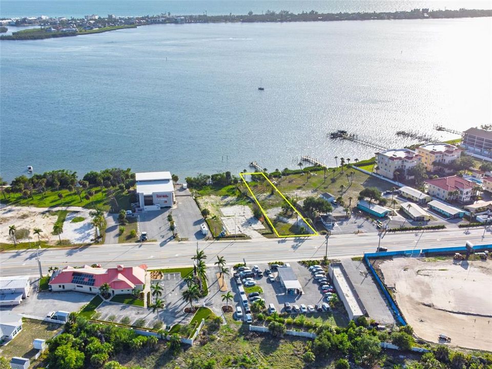 For Sale: $1,100,000 (0.55 acres)