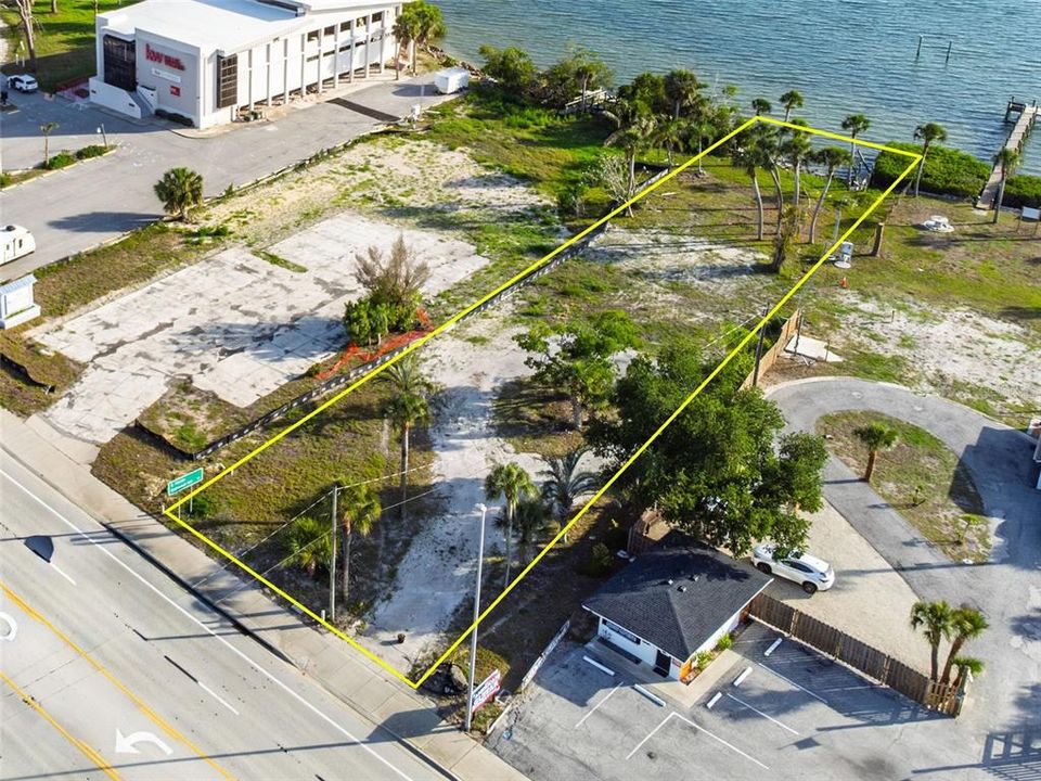For Sale: $1,100,000 (0.55 acres)