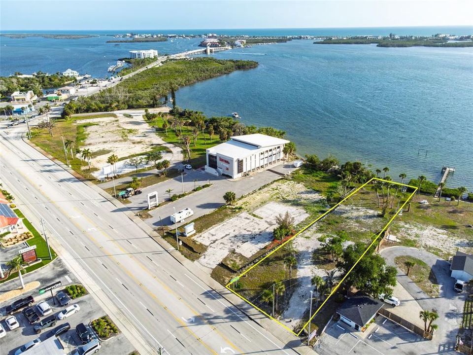 For Sale: $1,100,000 (0.55 acres)