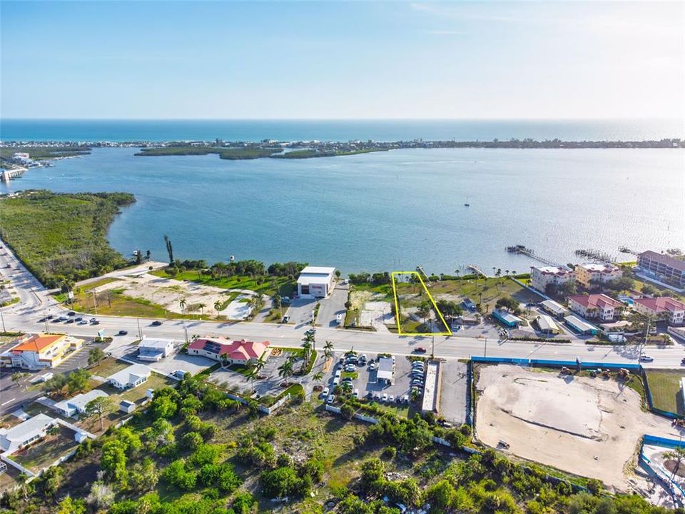 For Sale: $1,100,000 (0.55 acres)