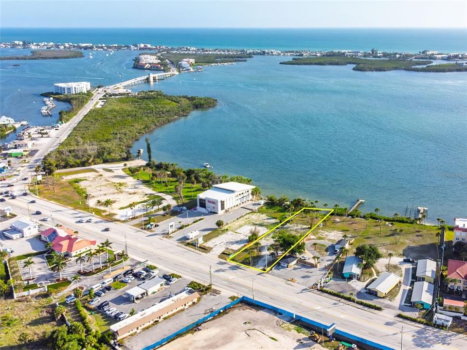 For Sale: $1,100,000 (0.55 acres)