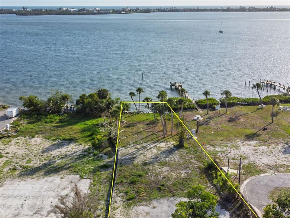 For Sale: $1,100,000 (0.55 acres)