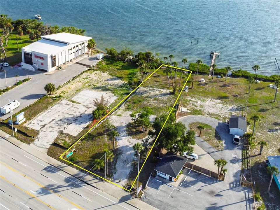 For Sale: $1,100,000 (0.55 acres)