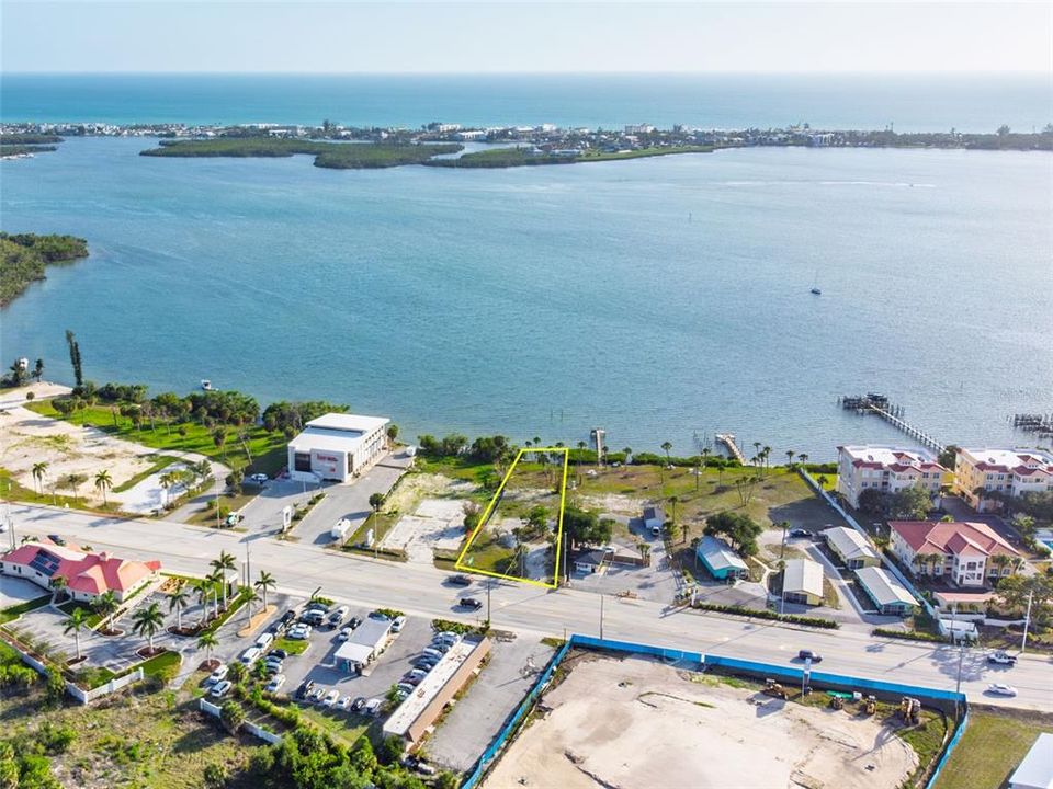 For Sale: $1,100,000 (0.55 acres)