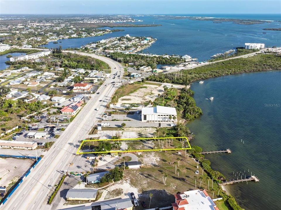 For Sale: $1,100,000 (0.55 acres)