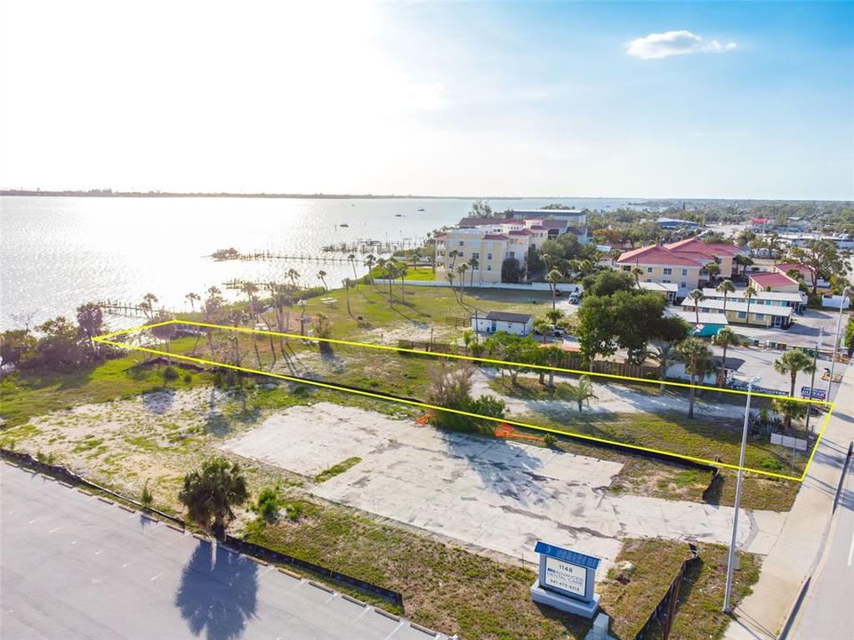 For Sale: $1,100,000 (0.55 acres)
