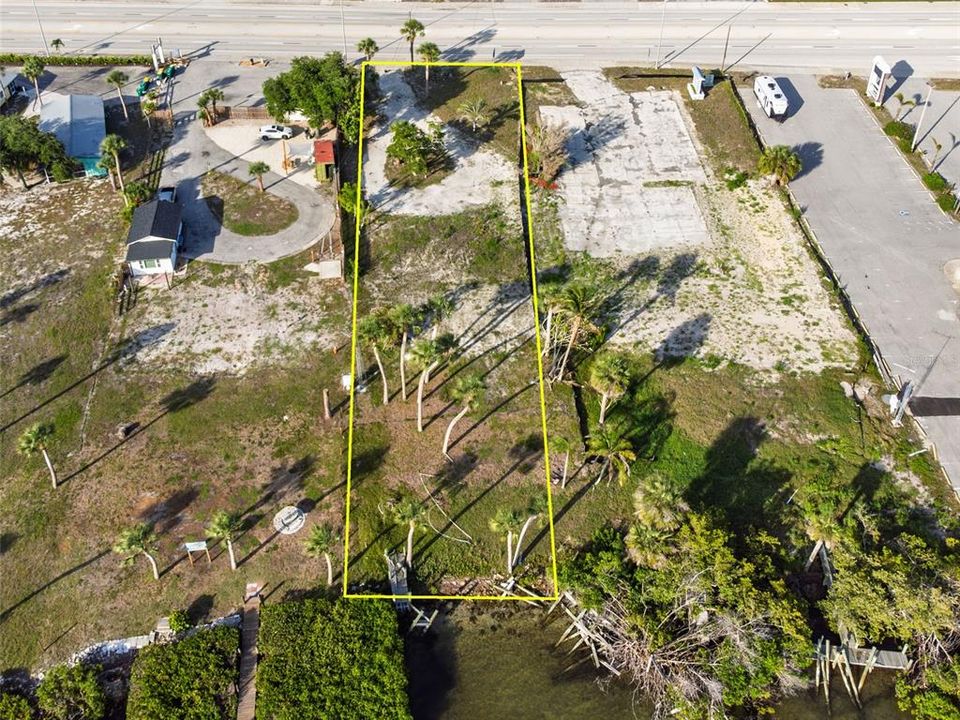 For Sale: $1,100,000 (0.55 acres)