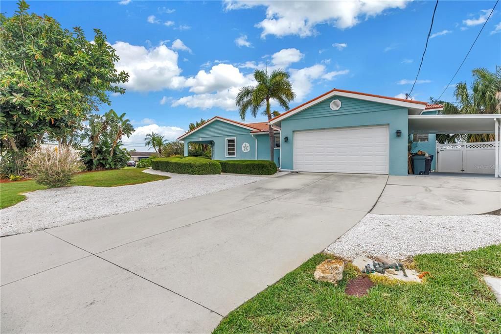 For Sale: $1,099,000 (3 beds, 2 baths, 2645 Square Feet)