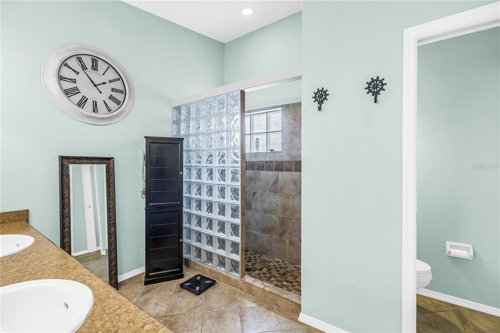 For Sale: $1,099,000 (3 beds, 2 baths, 2645 Square Feet)