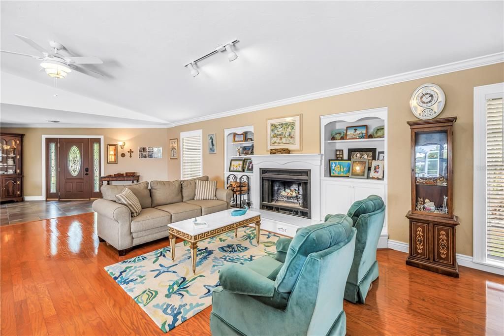 For Sale: $1,099,000 (3 beds, 2 baths, 2645 Square Feet)