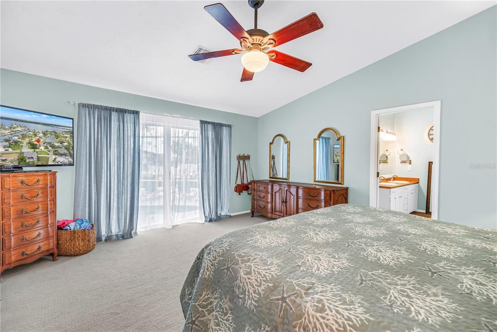 For Sale: $1,099,000 (3 beds, 2 baths, 2645 Square Feet)