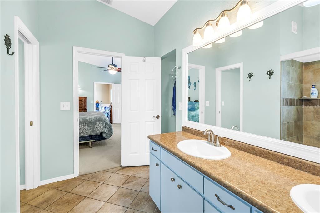 For Sale: $1,099,000 (3 beds, 2 baths, 2645 Square Feet)
