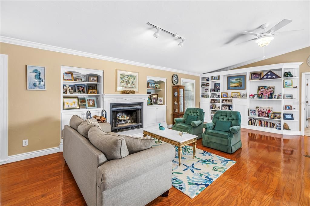 For Sale: $1,099,000 (3 beds, 2 baths, 2645 Square Feet)