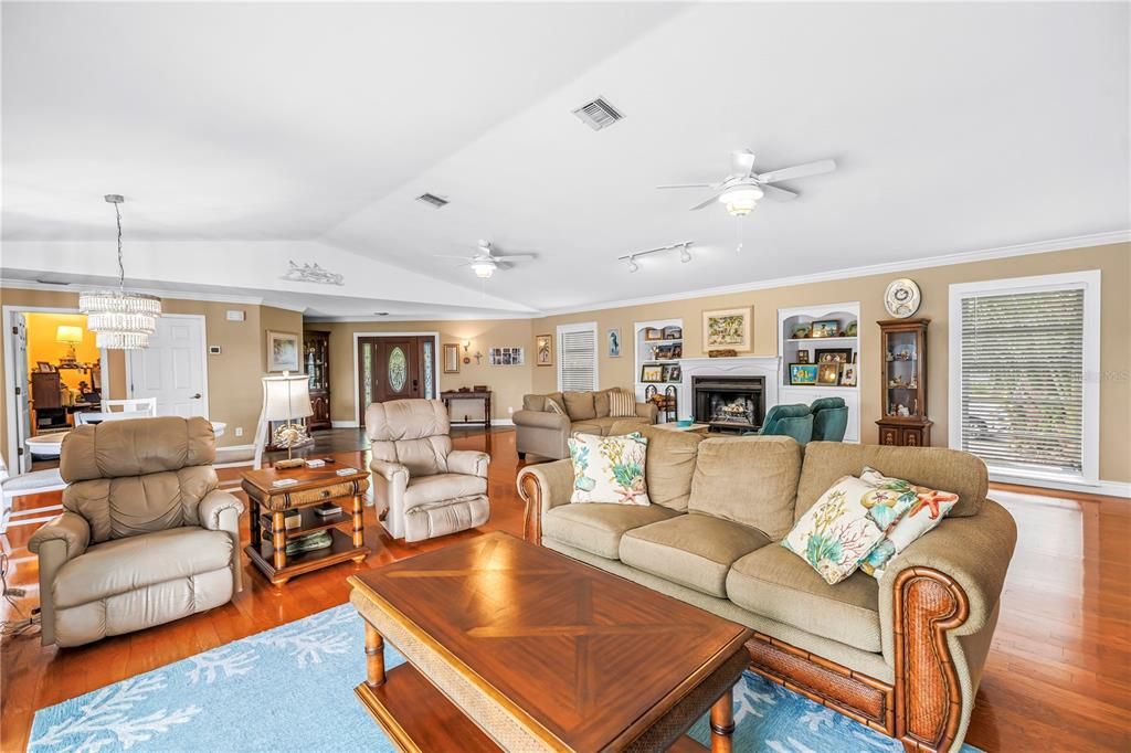 For Sale: $1,099,000 (3 beds, 2 baths, 2645 Square Feet)
