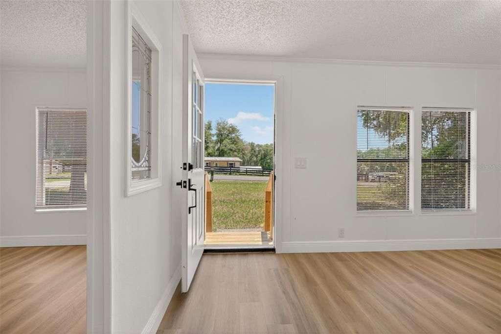 Active With Contract: $225,000 (3 beds, 2 baths, 1590 Square Feet)