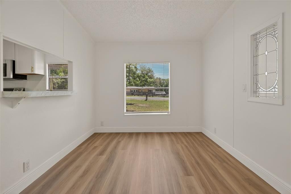 Active With Contract: $225,000 (3 beds, 2 baths, 1590 Square Feet)