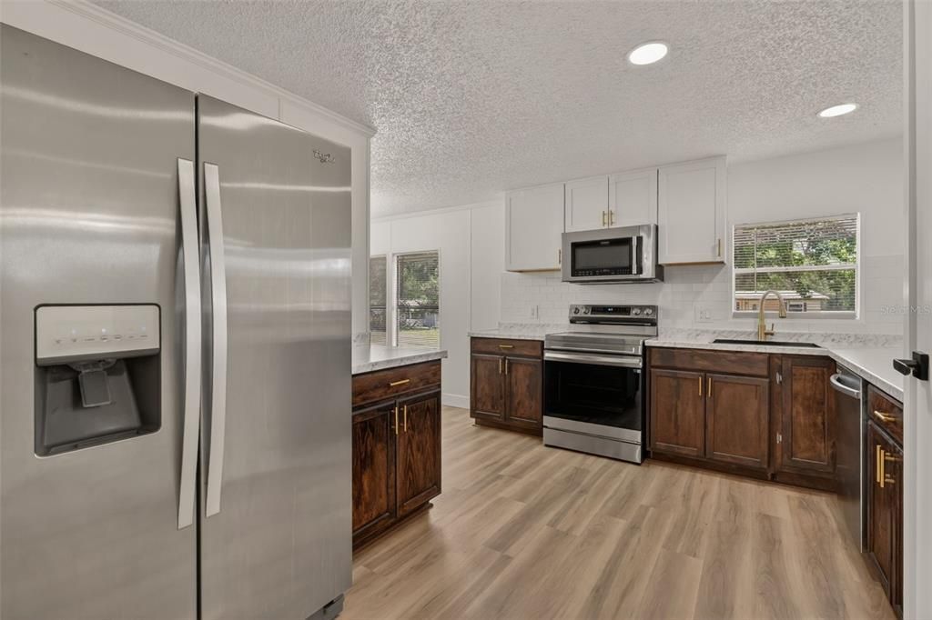 Active With Contract: $225,000 (3 beds, 2 baths, 1590 Square Feet)