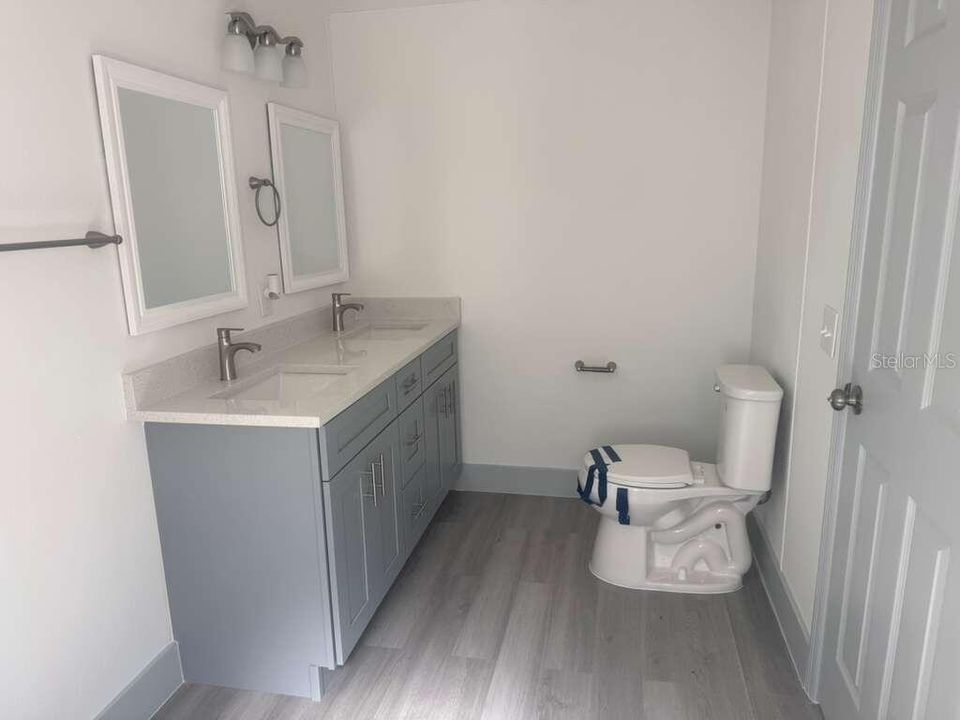 For Sale: $199,000 (3 beds, 2 baths, 980 Square Feet)