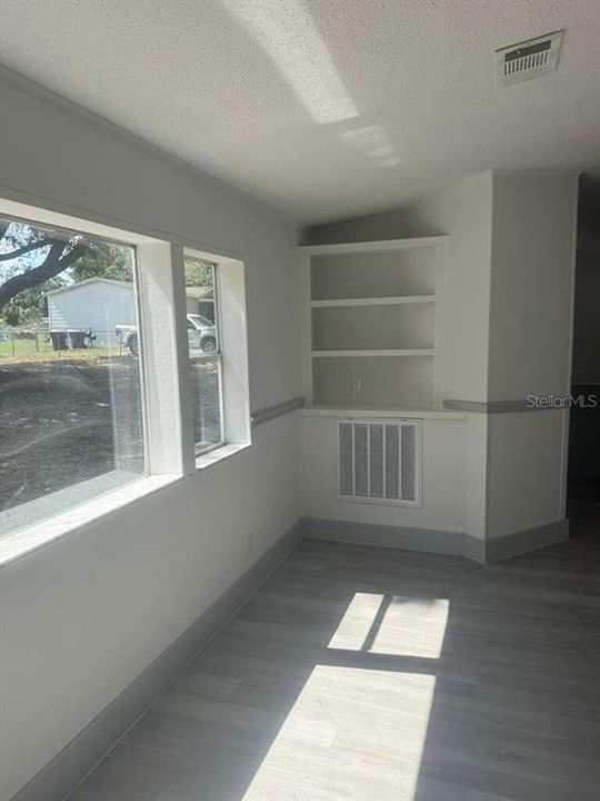 For Sale: $199,000 (3 beds, 2 baths, 980 Square Feet)