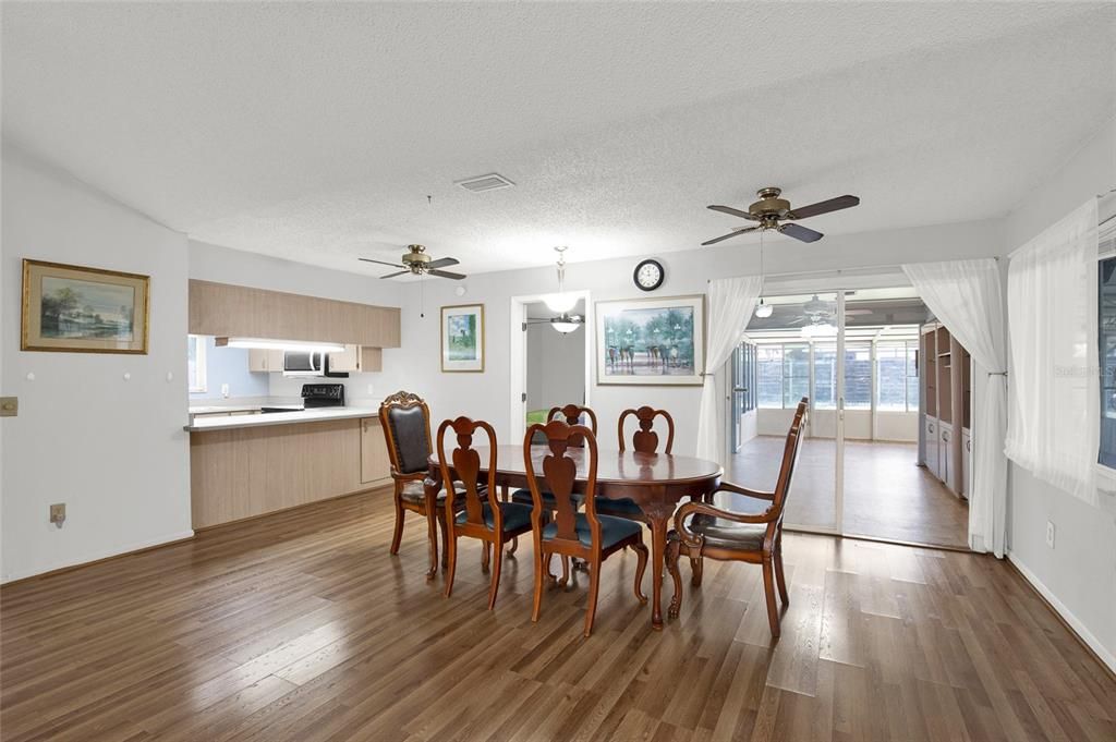 En Venta: $279,900 (3 camas, 2 baños, 2043 Pies cuadrados)