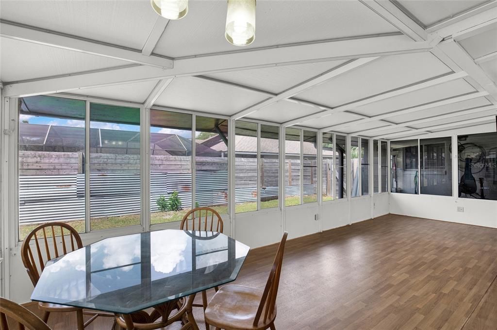 En Venta: $279,900 (3 camas, 2 baños, 2043 Pies cuadrados)