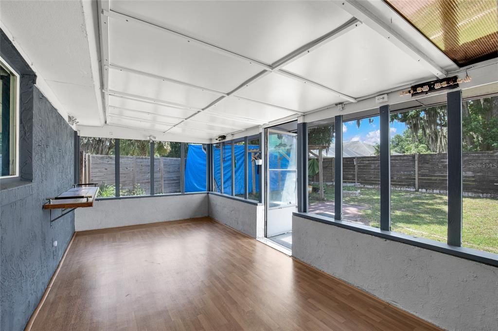 En Venta: $279,900 (3 camas, 2 baños, 2043 Pies cuadrados)