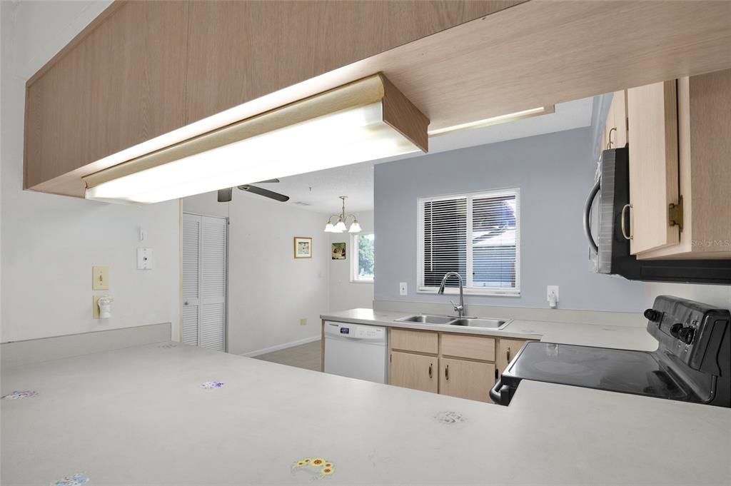 En Venta: $279,900 (3 camas, 2 baños, 2043 Pies cuadrados)