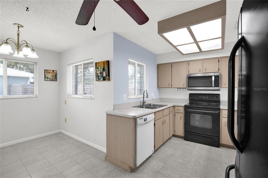 En Venta: $279,900 (3 camas, 2 baños, 2043 Pies cuadrados)