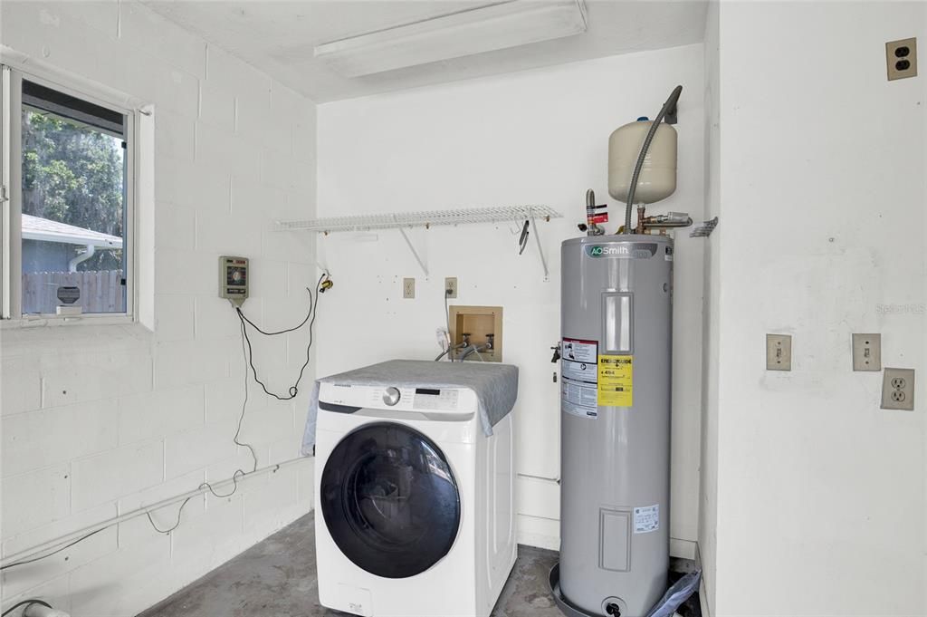 En Venta: $279,900 (3 camas, 2 baños, 2043 Pies cuadrados)