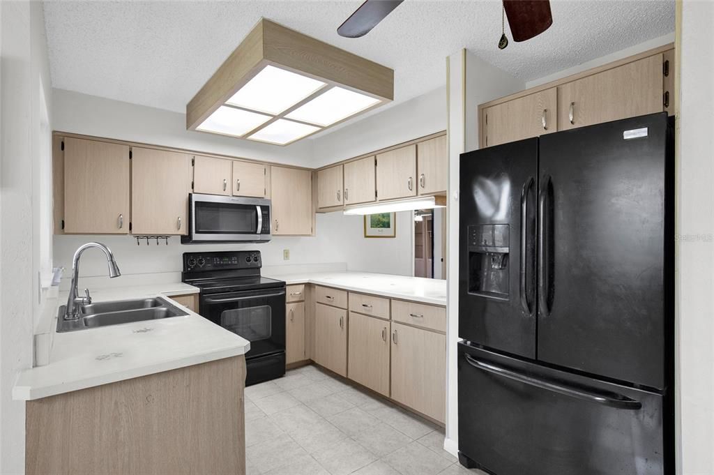 En Venta: $279,900 (3 camas, 2 baños, 2043 Pies cuadrados)