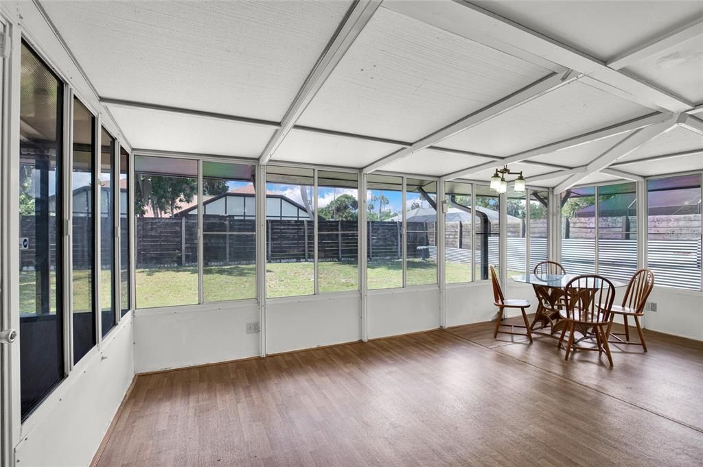 En Venta: $279,900 (3 camas, 2 baños, 2043 Pies cuadrados)
