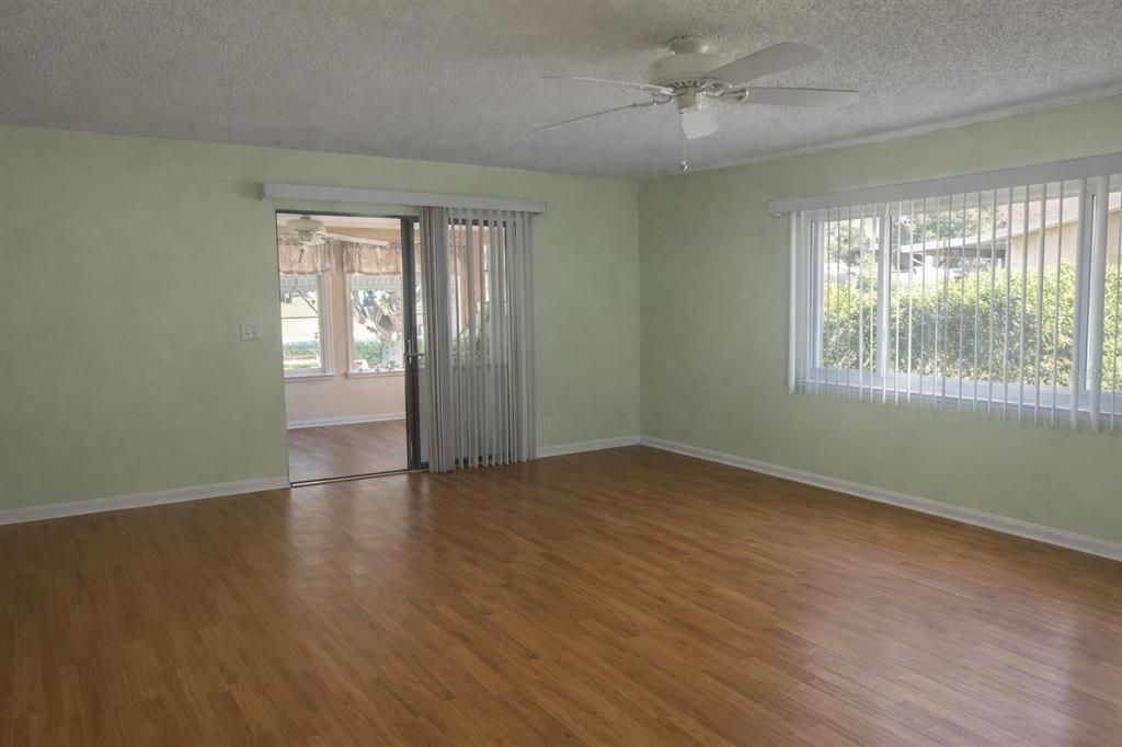 Active With Contract: $160,000 (2 beds, 2 baths, 1144 Square Feet)