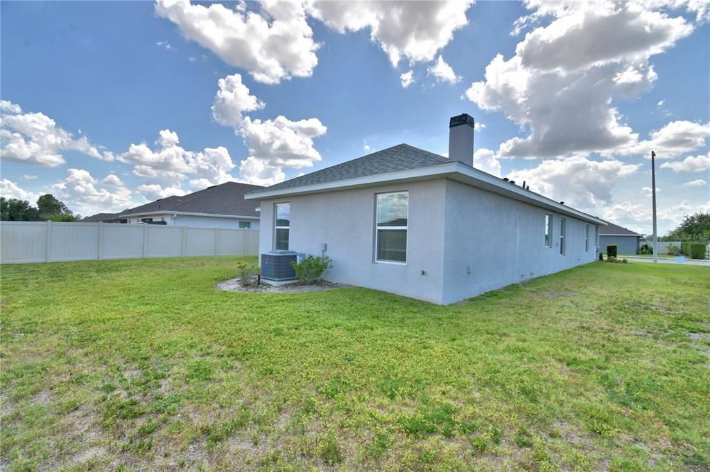Под контрактом: $334,846 (3 спален, 2 ванн, 1970 Квадратных фут)