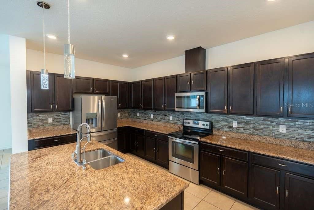 For Sale: $639,900 (4 beds, 3 baths, 2332 Square Feet)