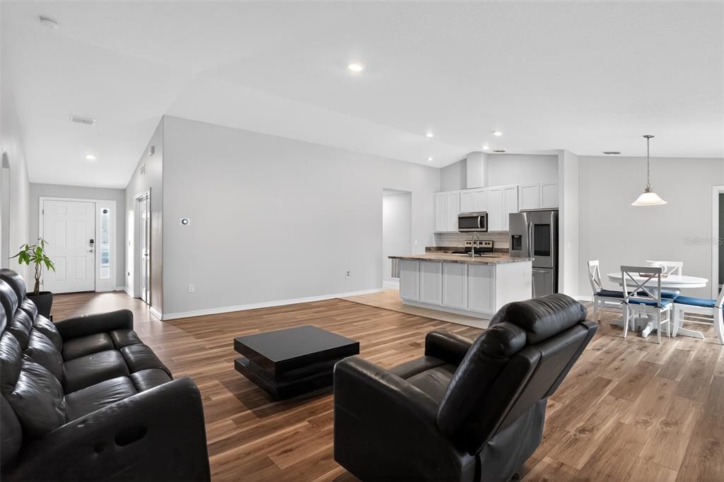 На продажу: $385,000 (3 спален, 2 ванн, 1770 Квадратных фут)