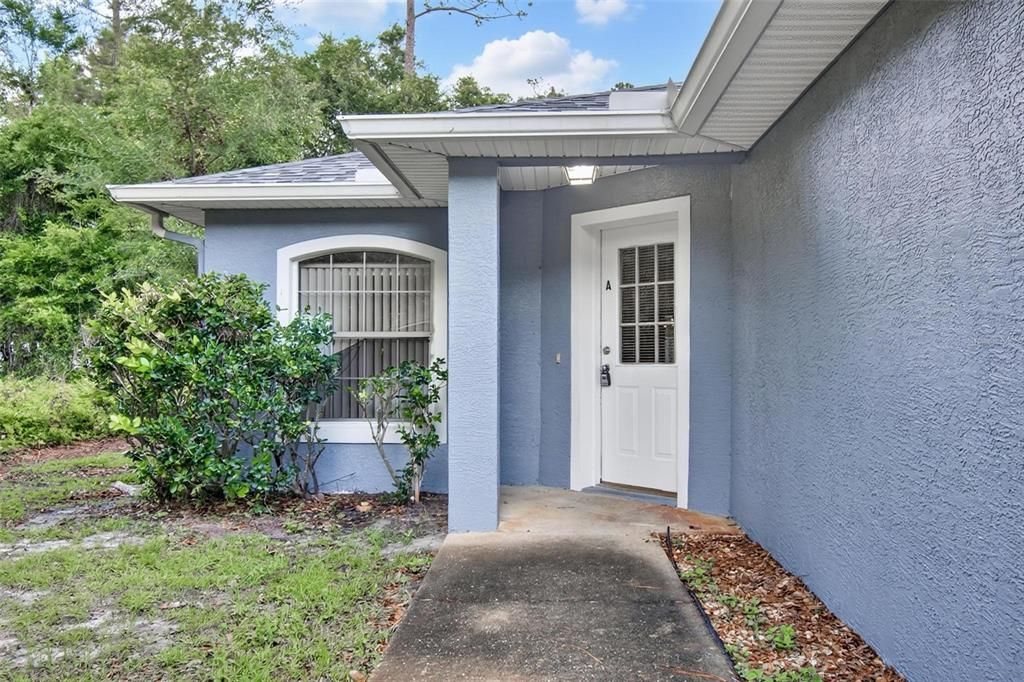 Active With Contract: $1,550 (3 beds, 2 baths, 1250 Square Feet)