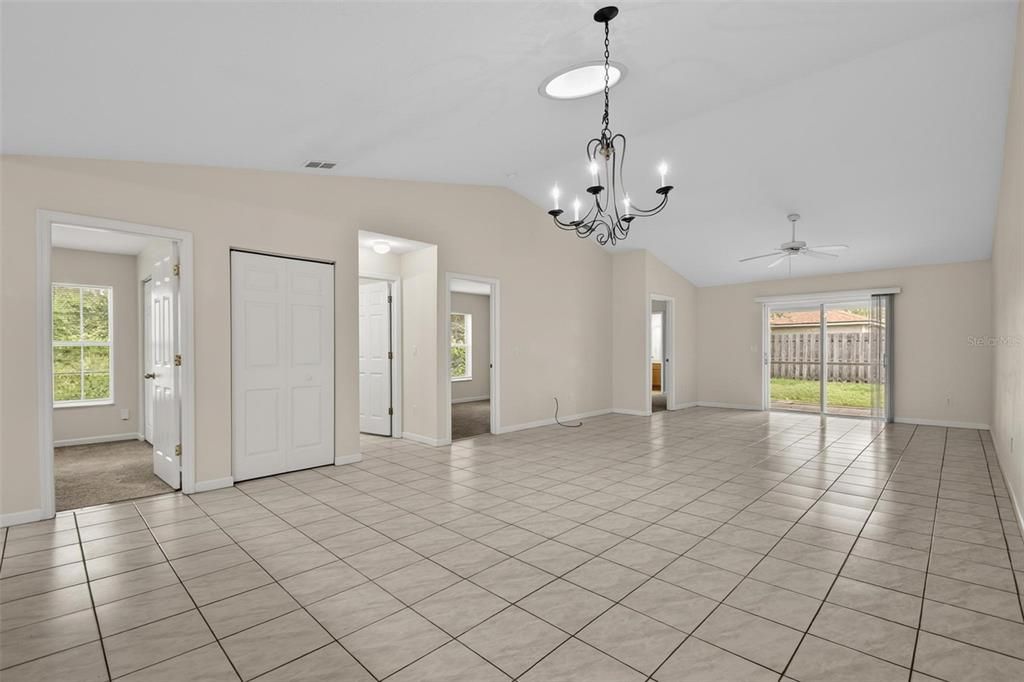 Active With Contract: $1,550 (3 beds, 2 baths, 1250 Square Feet)