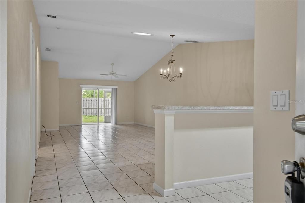 Active With Contract: $1,550 (3 beds, 2 baths, 1250 Square Feet)